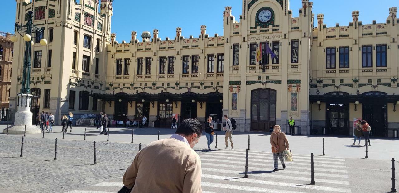 Edificio Tiziano Mercado Central Valência Exterior foto